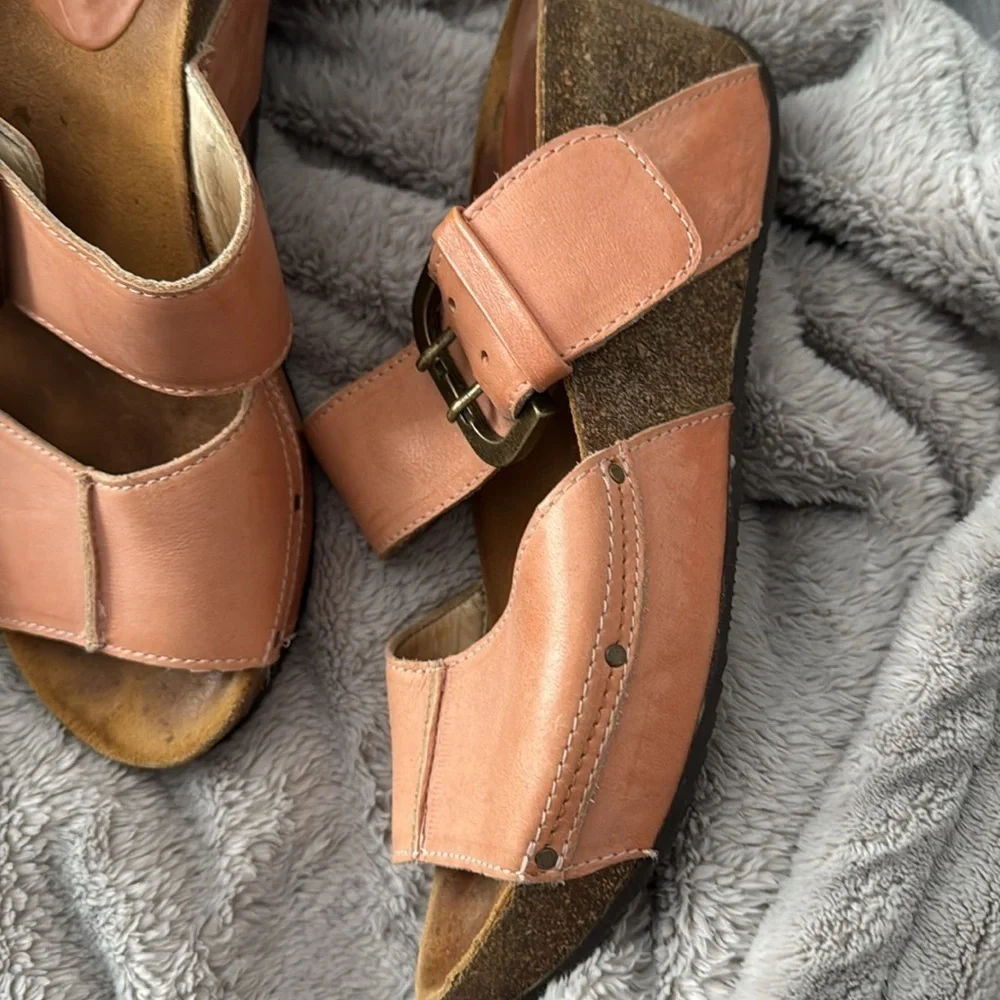Sergio Tomani size 39 Wedges Salmon Pink